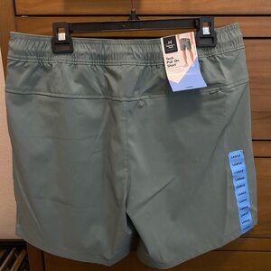 Members Mark Pull on Tech Short